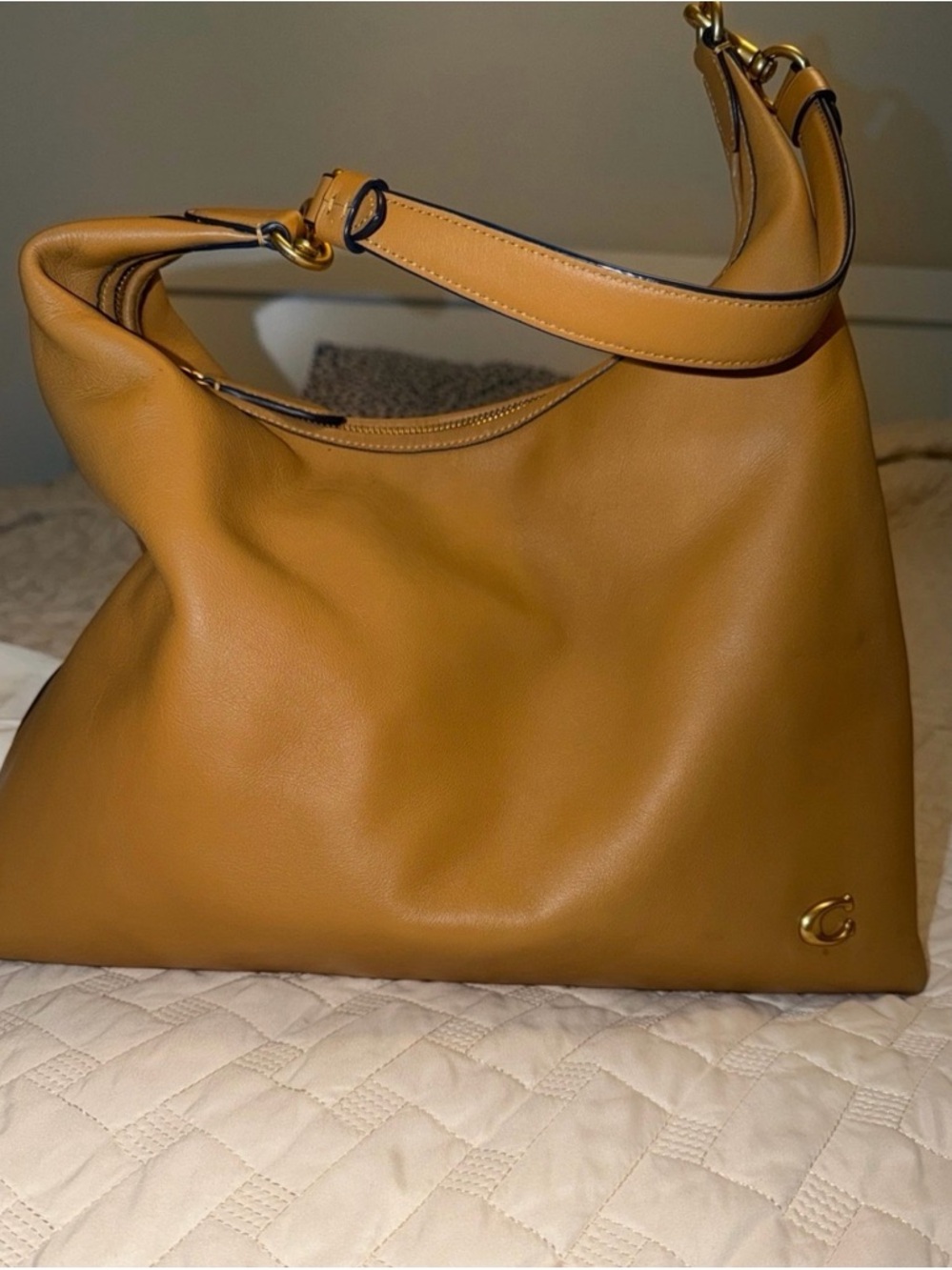 Women’s Juliet 38 honey Leather Hobo Bag - Sleek Everyday Shoulder Bag
